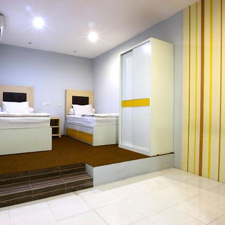 Oranje Gasthuis Hotel Surabaya Exterior photo