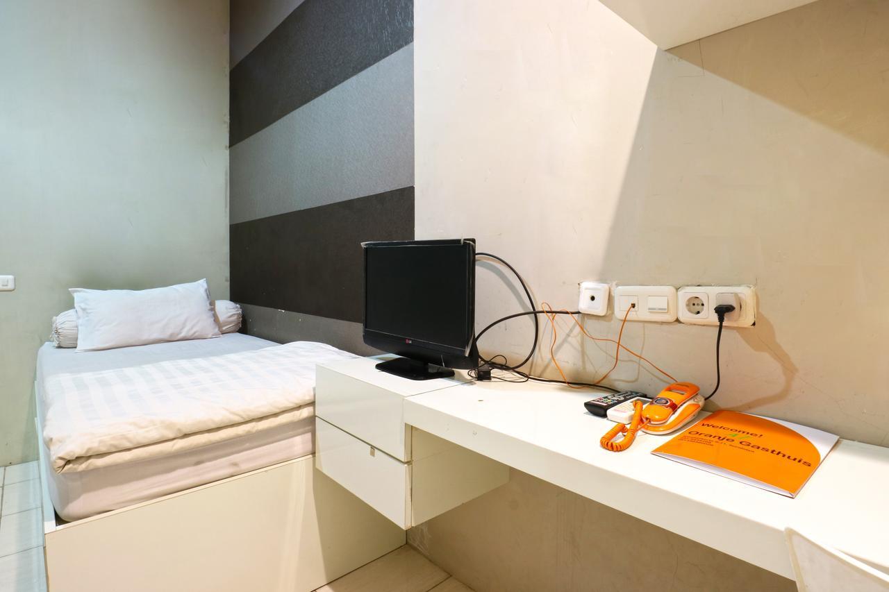 Oranje Gasthuis Hotel Surabaya Exterior photo