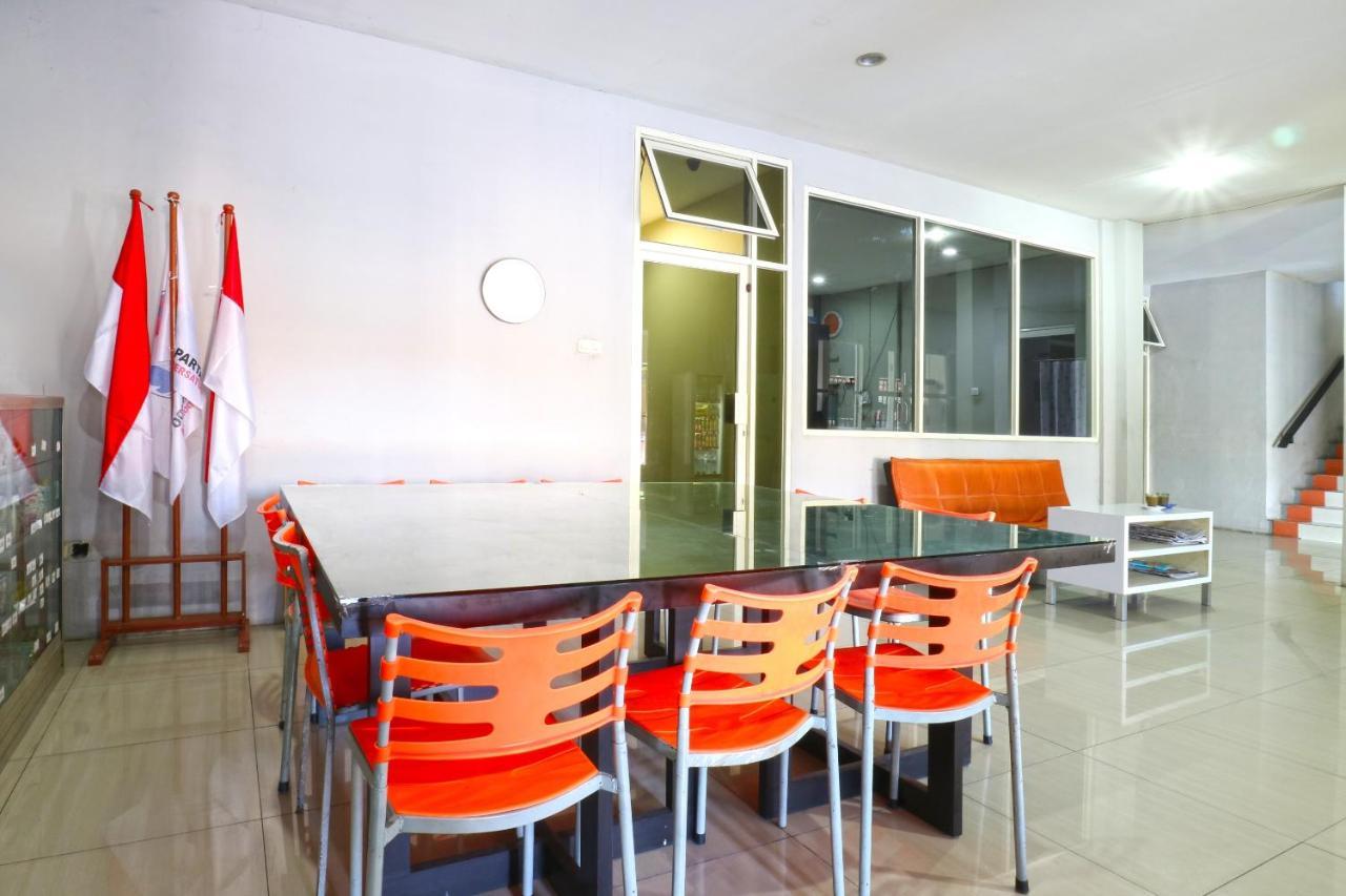 Oranje Gasthuis Hotel Surabaya Exterior photo