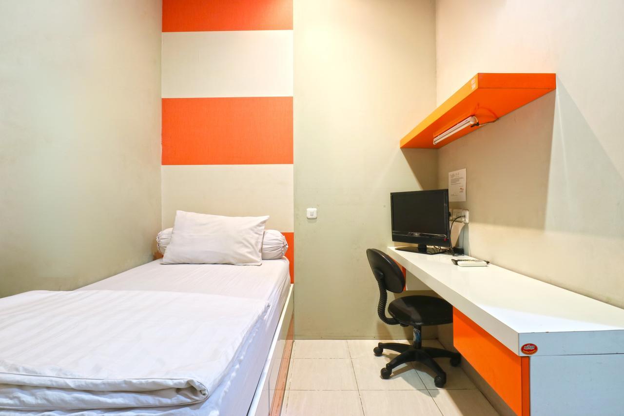 Oranje Gasthuis Hotel Surabaya Exterior photo
