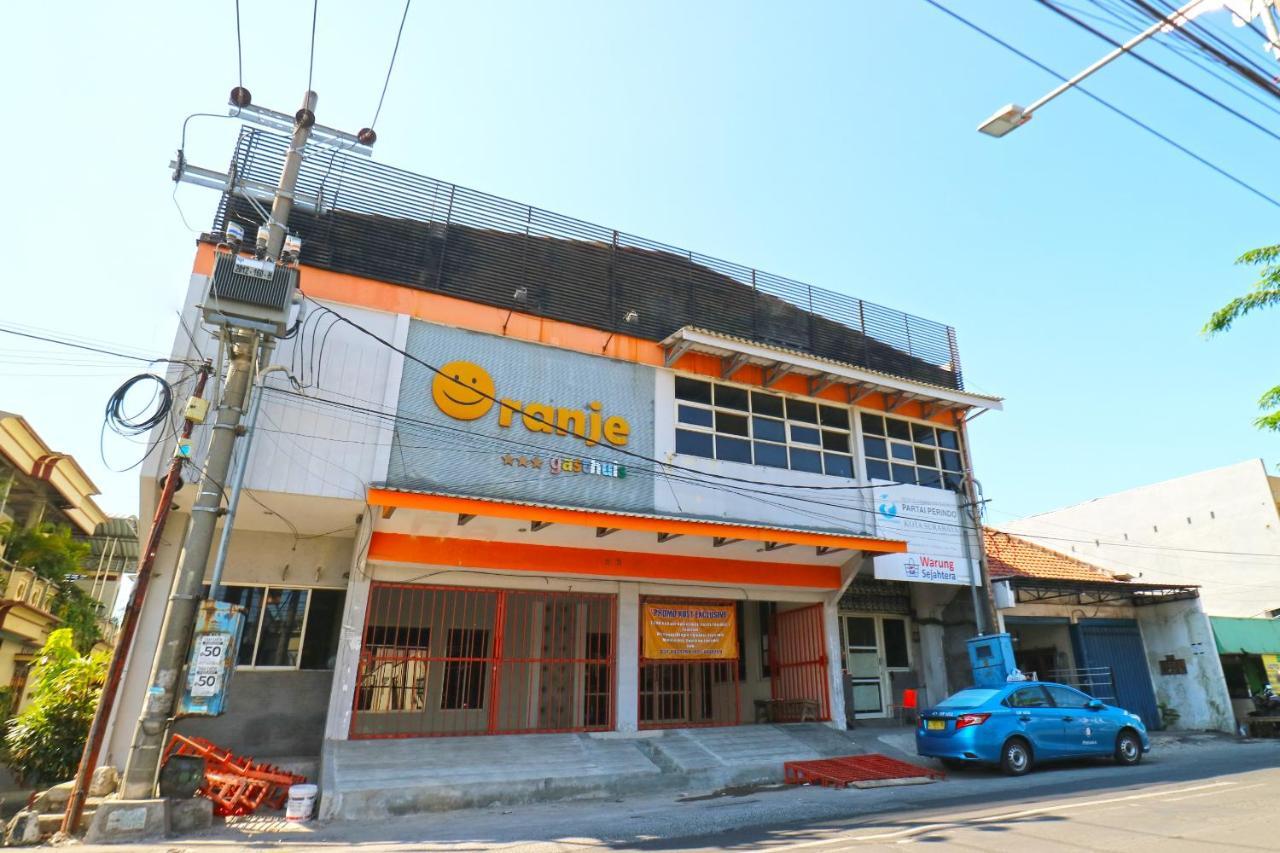 Oranje Gasthuis Hotel Surabaya Exterior photo